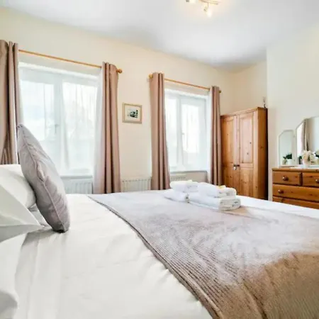 55 Heworth Village - Wonderfully Cosy Family Home In York - Pass The Keys *