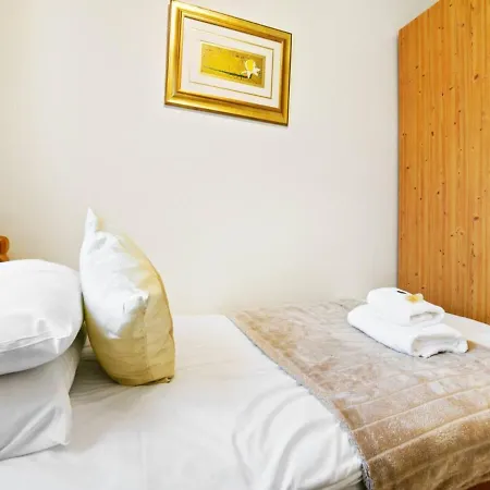 Pass The Keys Wonderfully Cosy Family Casa de Férias *