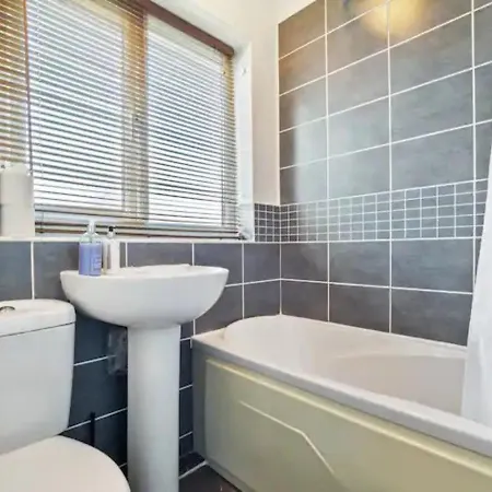 55 Heworth Village - Wonderfully Cosy Family Home In York - Pass The Keys Casa de Férias *