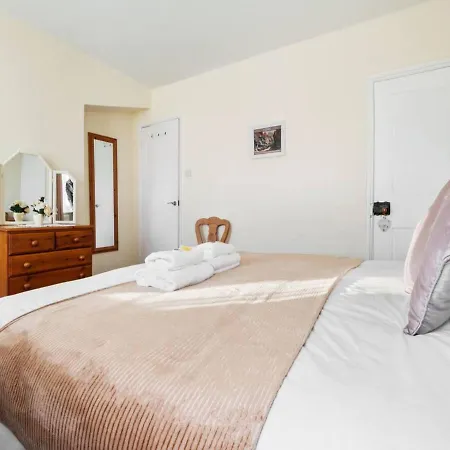 55 Heworth Village - Wonderfully Cosy Family Home In York - Pass The Keys Casa de Férias *