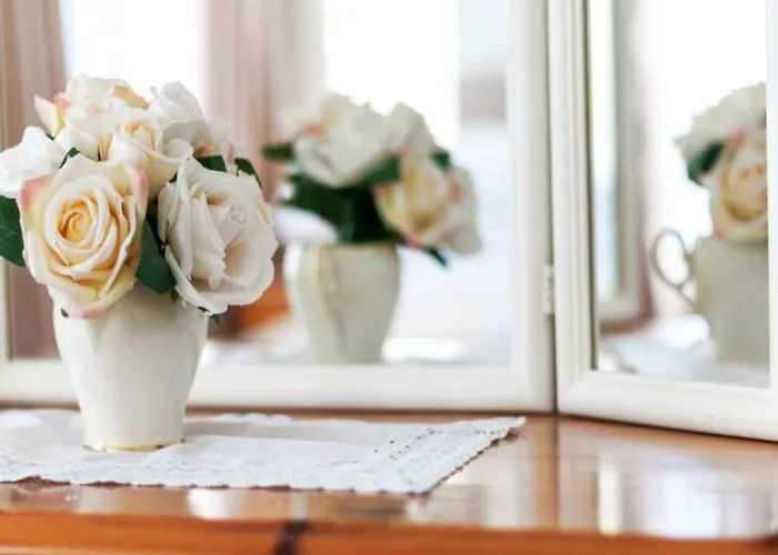 Semesterbostad Pass The Keys 55 Heworth Village Wonderfully Cosy Family In