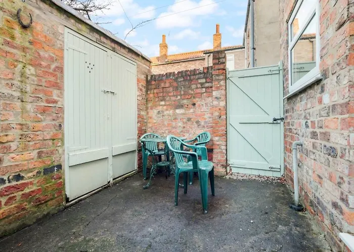 Semesterbostad Pass The Keys 55 Heworth Village Wonderfully Cosy Family In