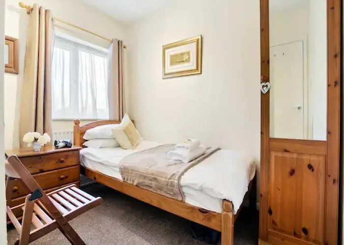 Semesterbostad Pass The Keys 55 Heworth Village Wonderfully Cosy Family In *