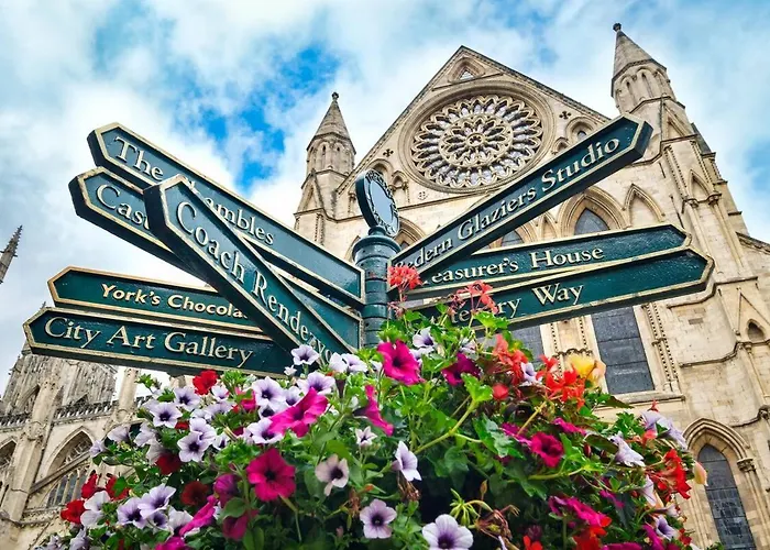 Semesterbostad Pass The Keys 55 Heworth Village Wonderfully Cosy Family In